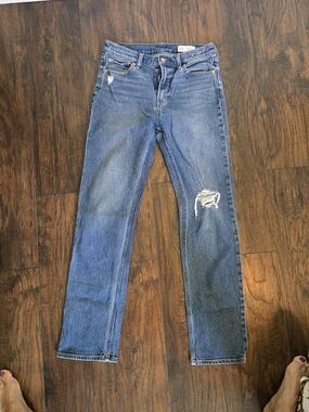 GAP Women's Straight Leg Jeans in Medium Blue with Distressed Knee